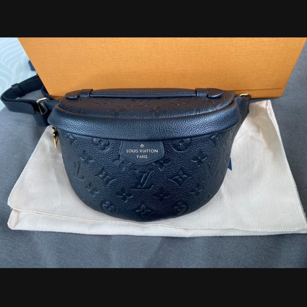louis vuitton bum bag (like new)